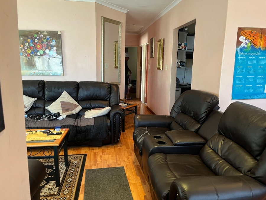 3 Bedroom Property for Sale in Browns Farm Western Cape